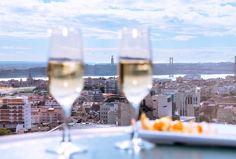 Venha almoçar com vista para o rio Tejo!